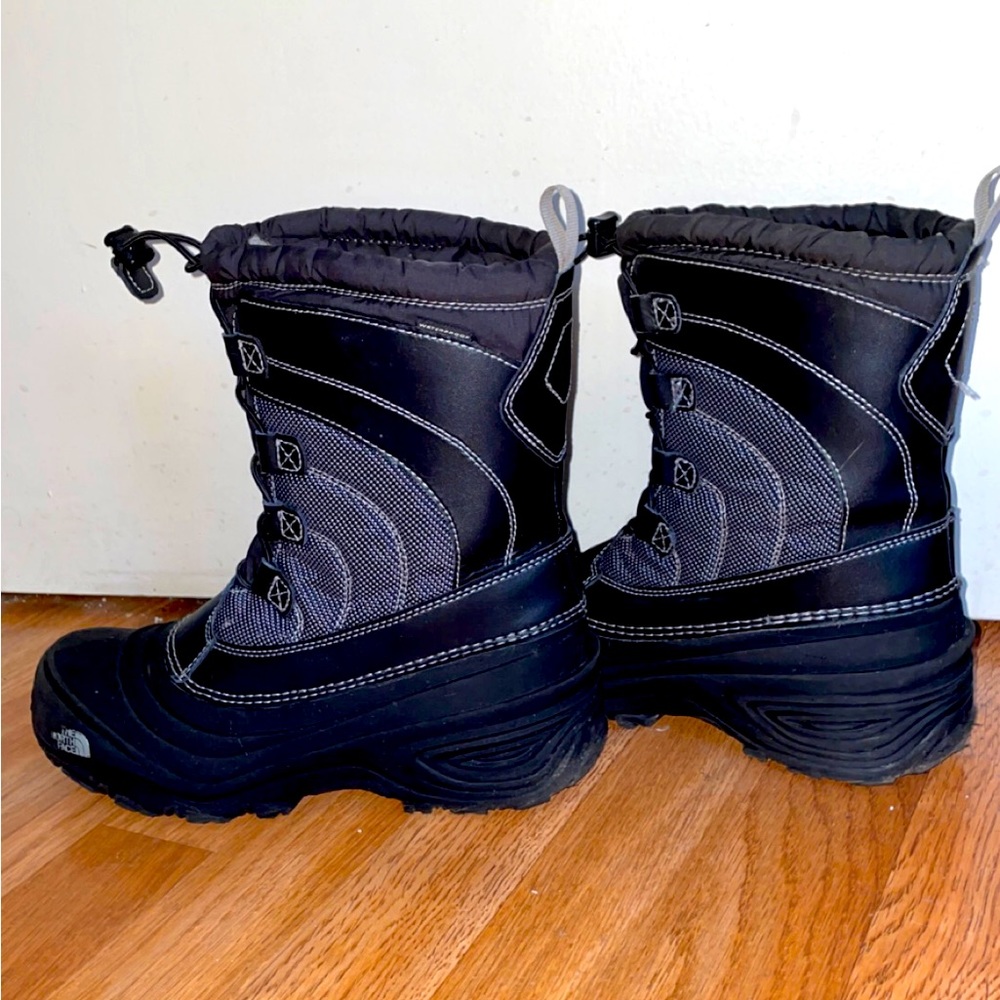 TNF Apenglow IV Waterproof Boots Sz 6Y/38EU